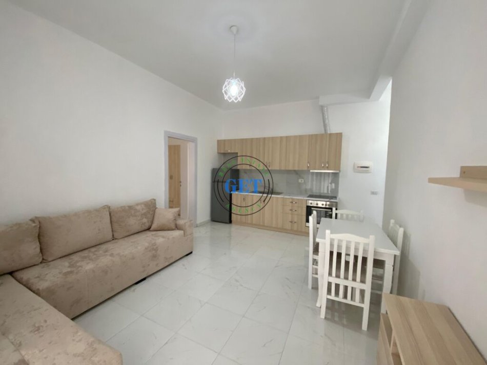 Durres, jepet me qera apartament 2+1 Kati 2, 85 m² 400 € (Plazh, Durres)