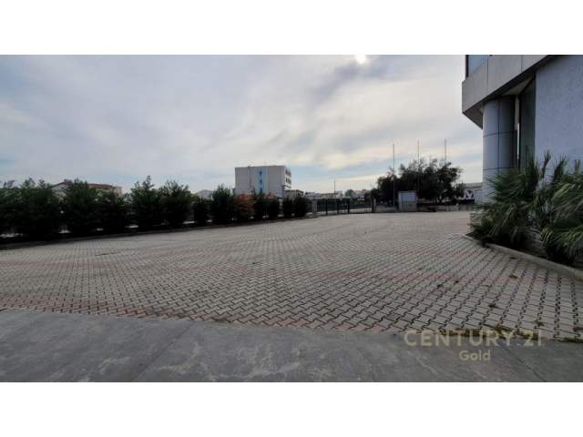 Durres, jap me qera ambjent biznesi Kati 1, 1.650 m² 4.000 Euro (autostrada Tirane-Durres)