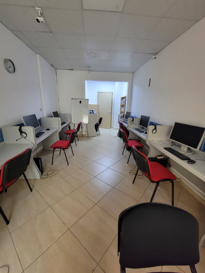 Tirane, jepet me qera zyre Kati 2, 126 m² 1.200 € (Bllok)