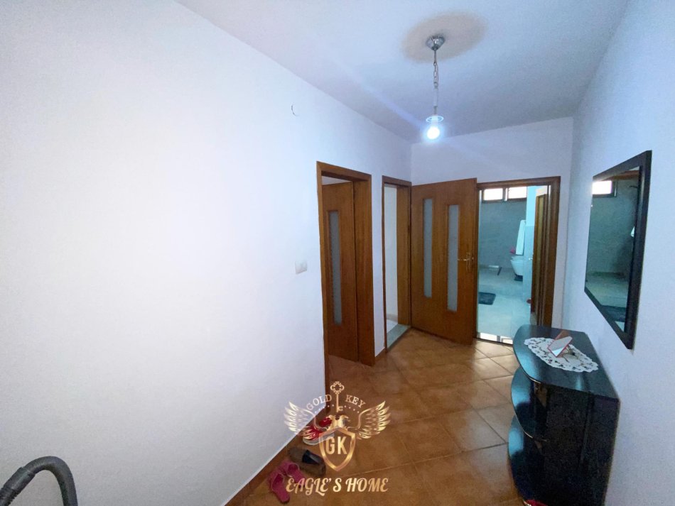 Durres, jap me qera apartament 1+1+Ballkon Kati 2, 70 m² 250 € 