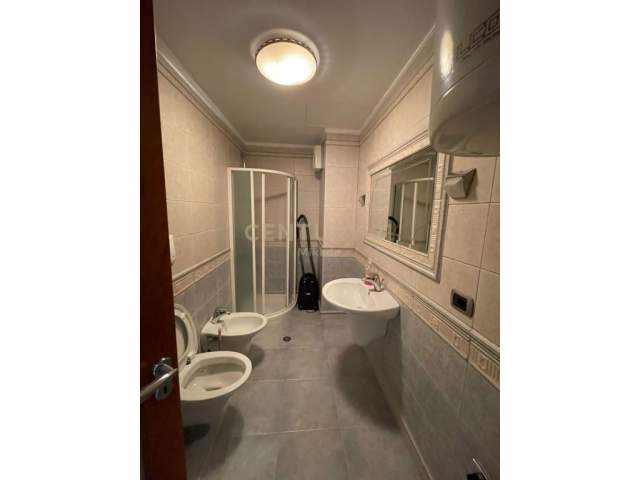 Tirane, jap me qera apartament 3+1+BLK Kati 6, 150 m² 800 Euro (Rruga e Elbasanit)