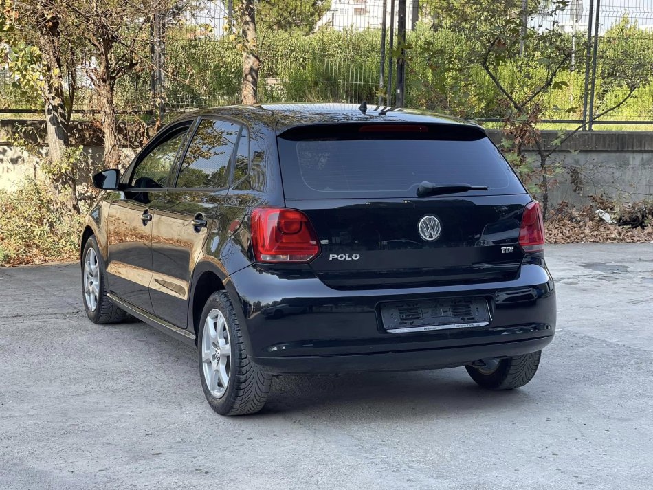 Tirane, shes makine VW POLO Nafte, blu e errët manuale Kondicioner 206.000 km 5.600 €