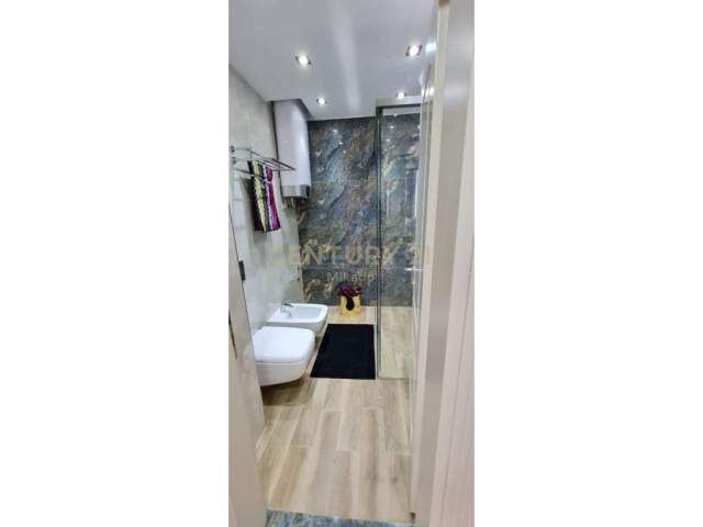Tirane, jap me qera apartament 2+1+BLK Kati 8, 123 m² 800 Euro (Ish Ekspozita)