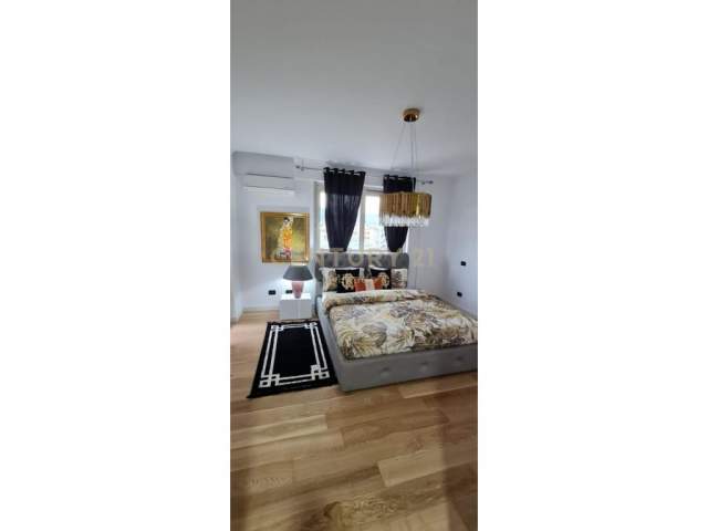 Tirane, jap me qera apartament 2+1+BLK Kati 8, 123 m² 800 Euro (Ish Ekspozita)