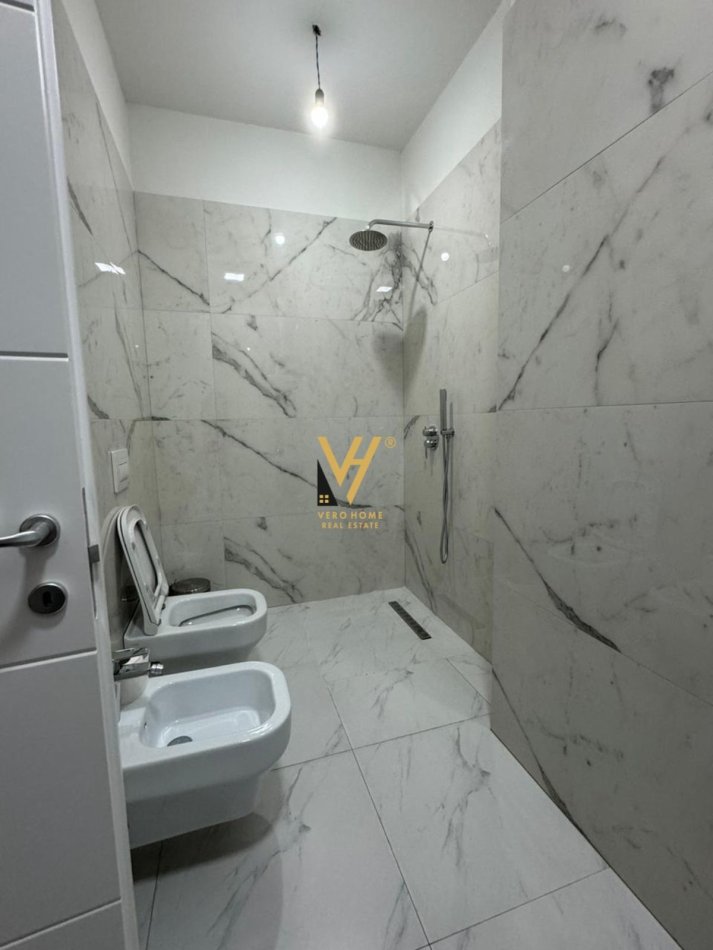 Tirane, jepet me qera apartament 2+1+Ballkon Kati 4, 110 m² 1.300 € (RRUGA E KOSOVAREVE)