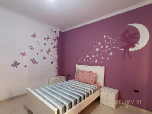 Tirane, jepet me qera shtepi 3 Katshe Kati 3, 500 m² 2.500 Euro (Prane Adidas Outlet Tirana, Albania)