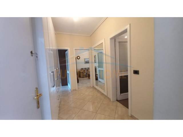 Tirane, shitet apartament 1+1 Kati 5, 57 m² 72.000 Euro (Rruga Ferit Xhajko)
