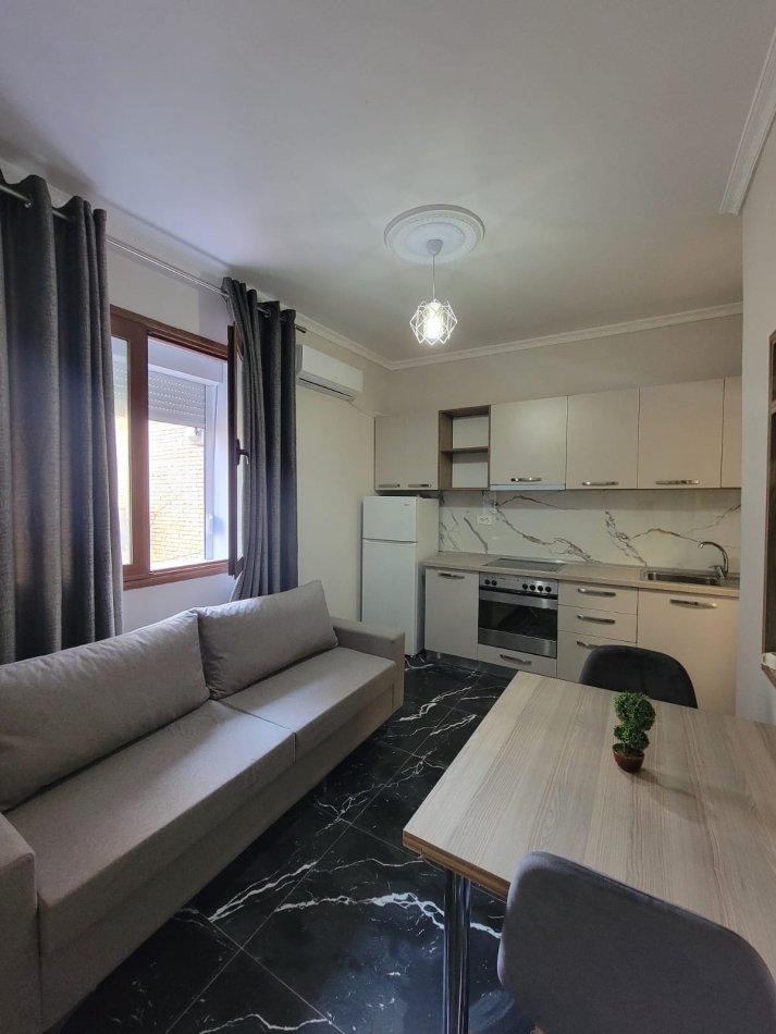 Tirane, jepet me qera apartament 1+1 Kati 2, 55 m² 350 € (RRUGA HAMDI PEPO)
