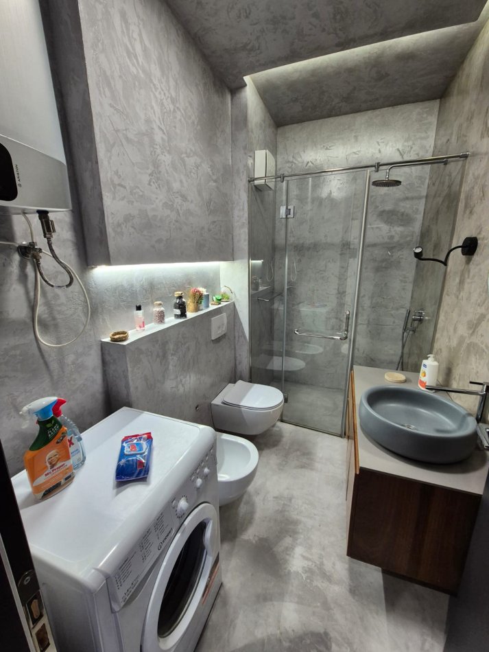 Tirane, jepet me qera apartament 1+1 Kati 4, 55 m² 600 € (Liqeni i Thate)