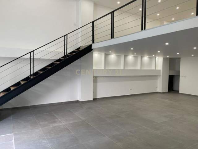 Tirane, jap me qera ambjent biznesi Kati 1, 199 m² 2.000 Euro (Qender)