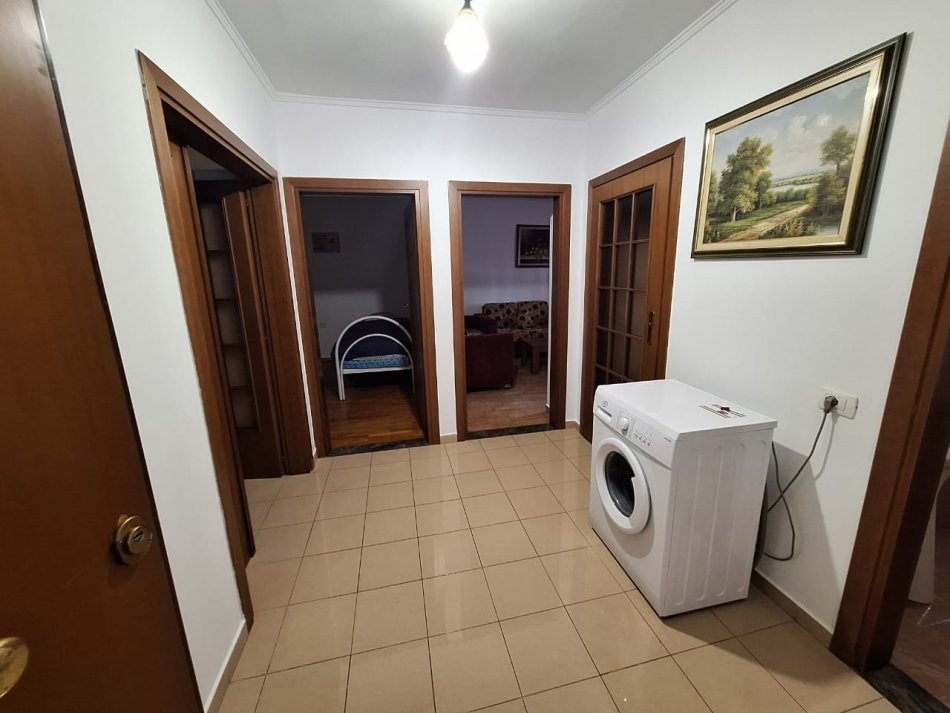 Tirane, jepet me qera apartament 2+1 Kati 2, 74 m² 470 € (Mine peza)