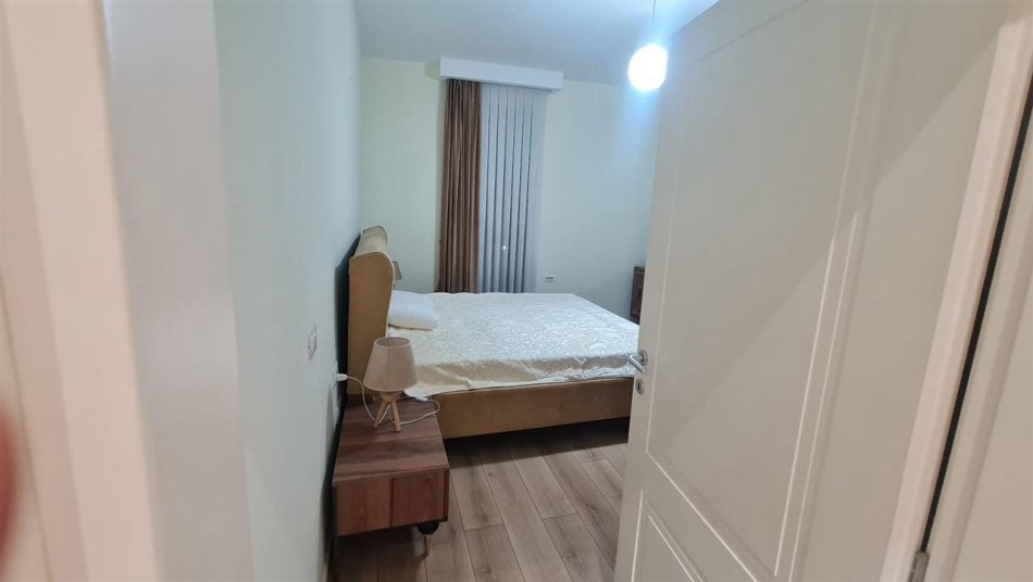 Tirane, jepet me qera apartament 2+1 Kati 3, 100 m² 800 € (rruga ferit xhajko)