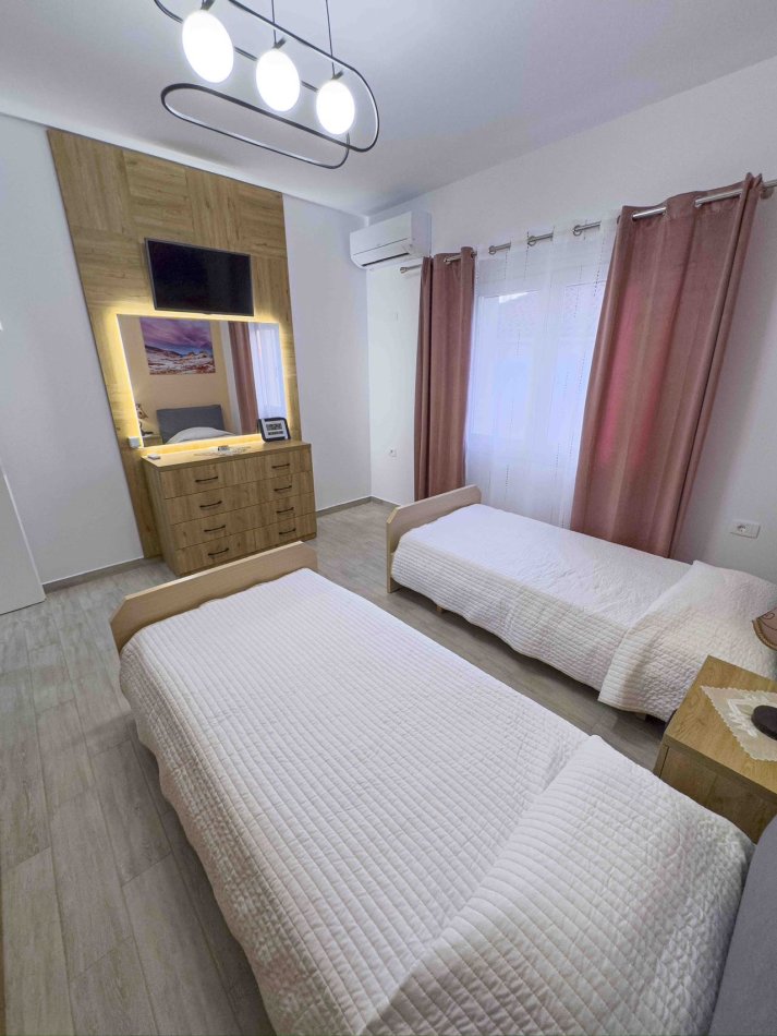 Tirane, jepet me qera Vile , 172 m² 1.100 € (Vilat Gjermane)