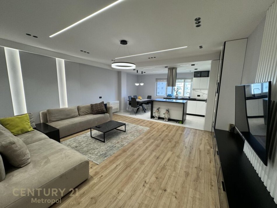 Tirane, shitet 2+1 Kati 9, 123 m² 290.000 € (apartament 2+1 me post parlkimi ne Myslym Shyri)