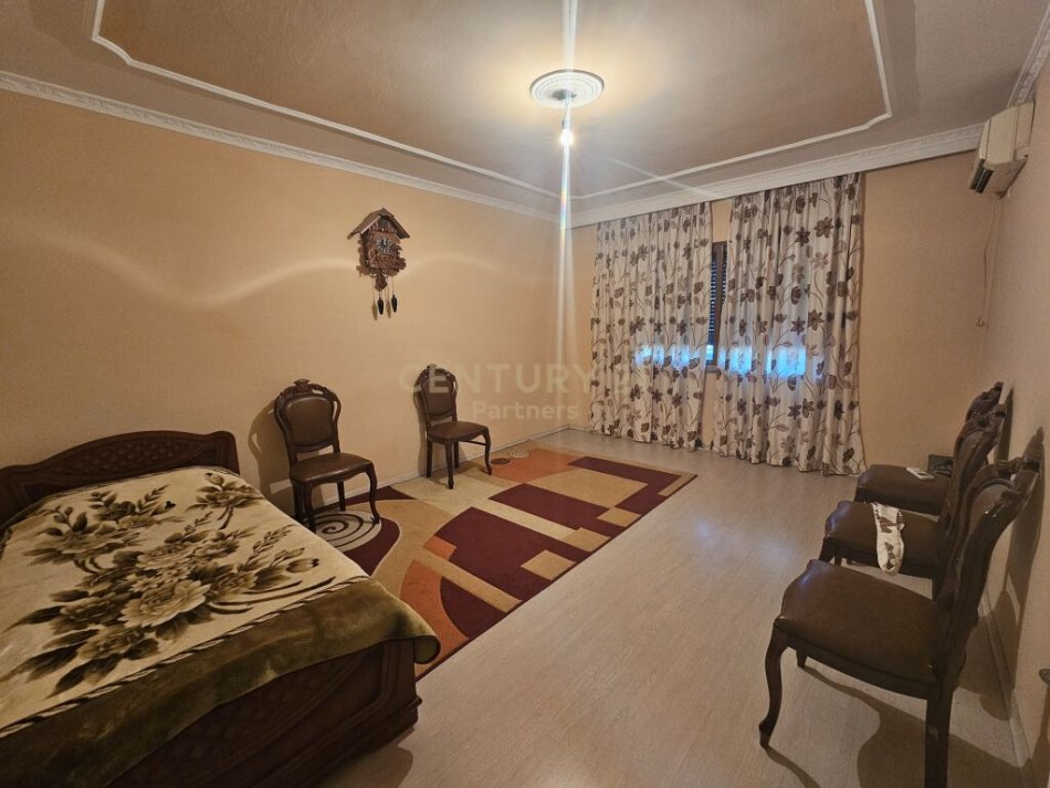 Tirane, shitet apartament 2+1+Ballkon Kati 4, 117 m² 170.000 € (Apartament 2+1 te rruga e Kavajes. Ish parku i autobuzave !)