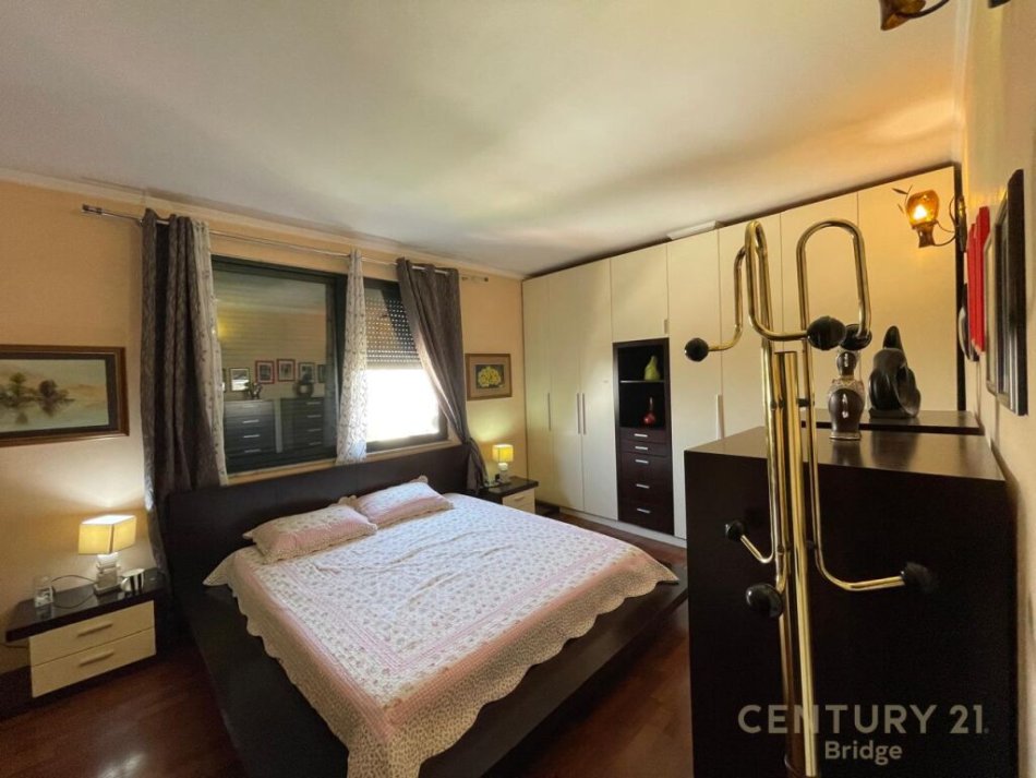 Tirane, shitet apartament 2+1+Ballkon , 107 m² 230.000 € (Apartament 2+1+2 për Shitje në zonen e 21 Dhjetorit, Tiranë)