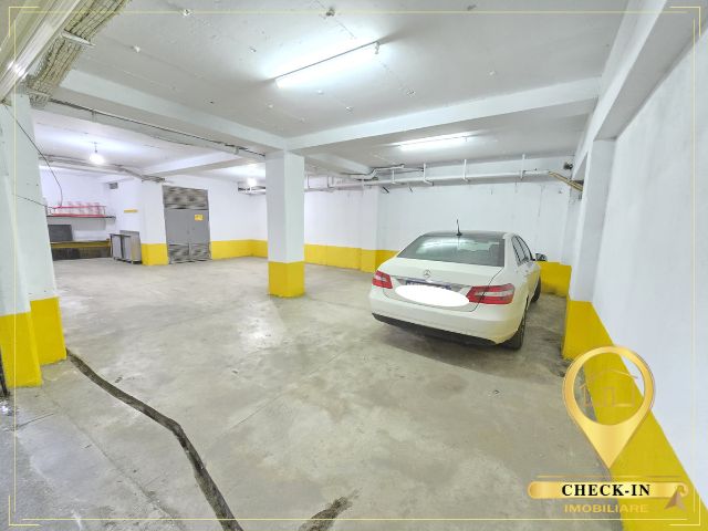 Tirane, shitet magazine Kati -1, 125 m² (5 Maji)
