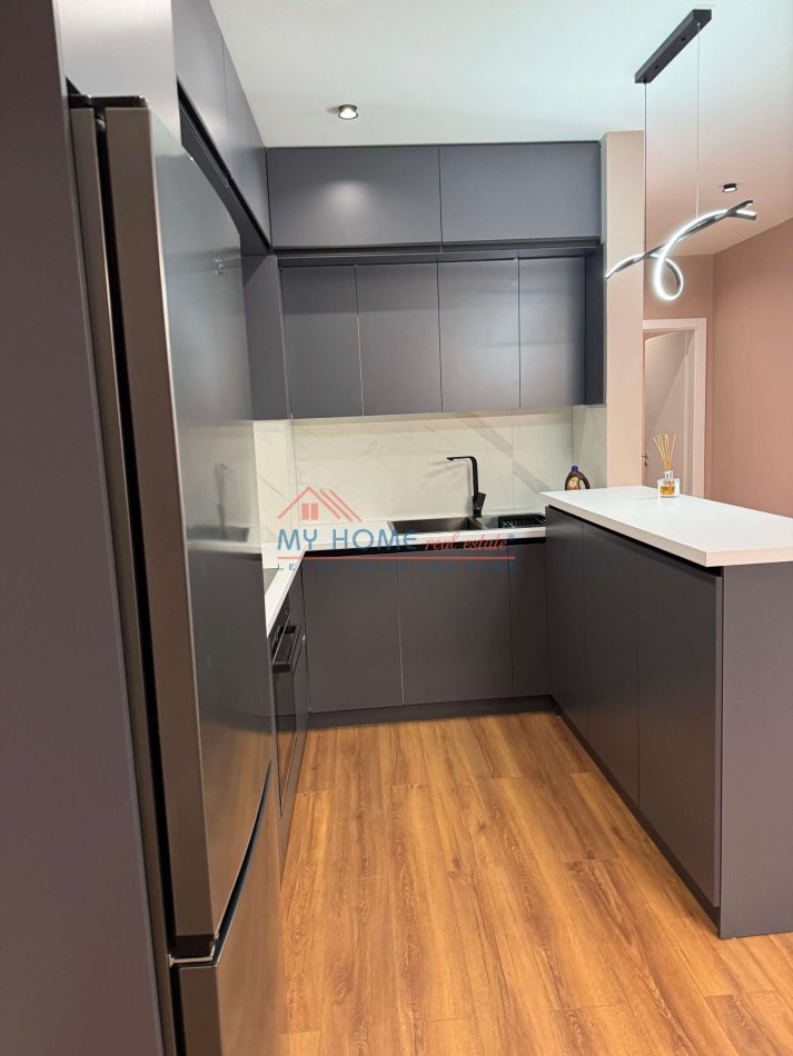 Tirane, shitet apartament 2+1+Ballkon Kati 3, 126 m² 149.000 € (Kthesa e Kamzes)