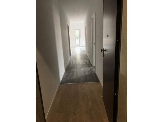 Tirane, jepet me qera zyre Kati 1, 90 m² 530 Euro (Jorda Misja)