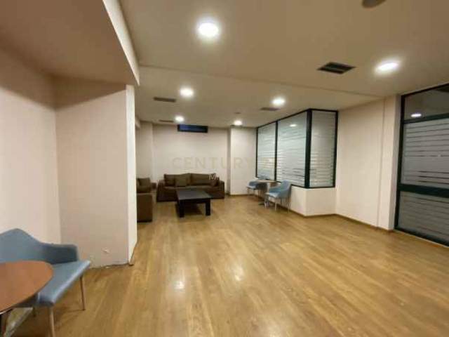 Tirane, jap me qera ambjent biznesi Kati -1, 251 m² 1.500 Euro (9 katshet)