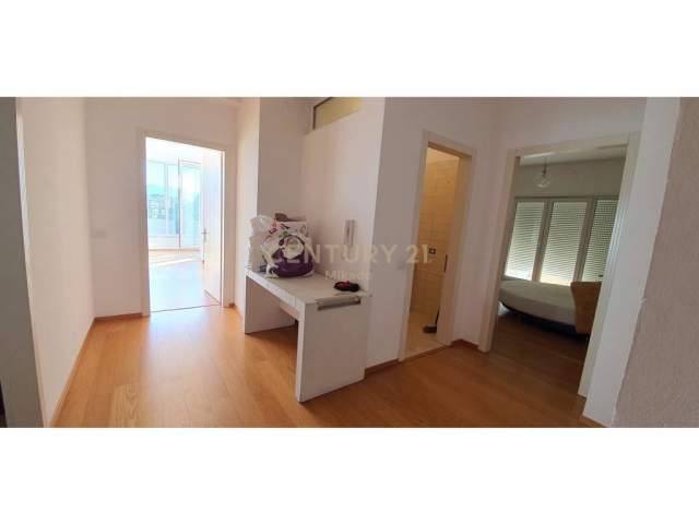 Tirane, jap me qera apartament 2+1 Kati 6, 120 m² 500 Euro (Kopshti Botanik)