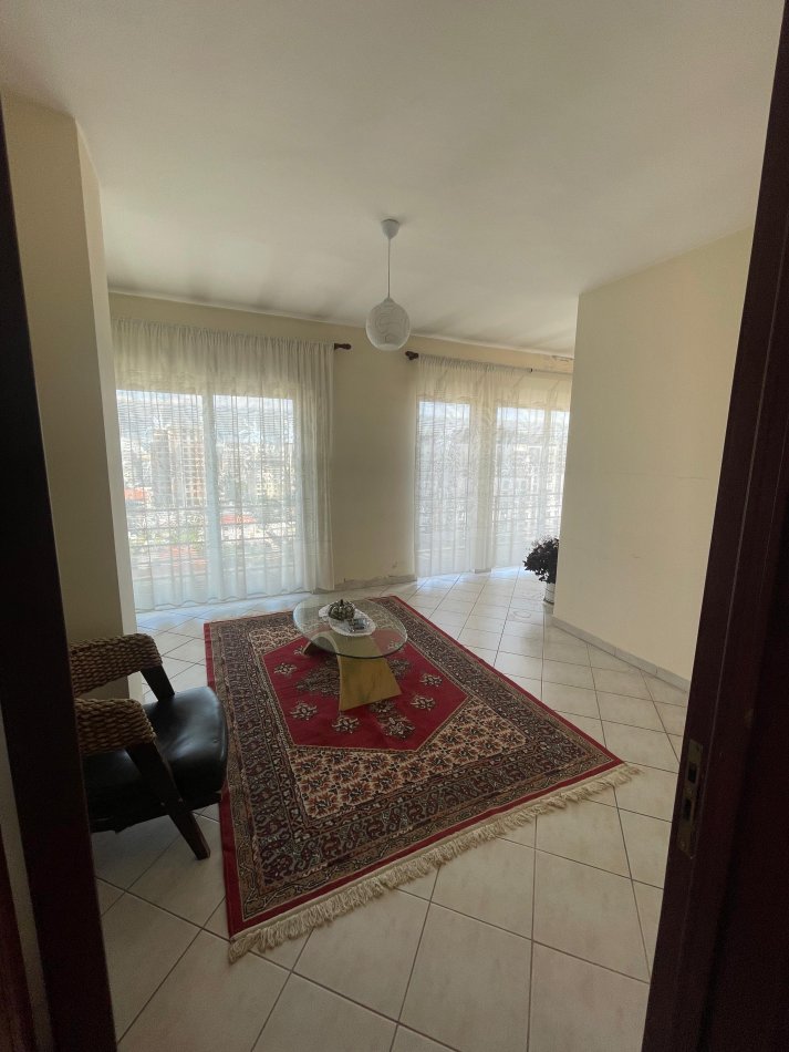 Tirane, jepet me qera apartament 2+1+Ballkon Kati 8, 100 m² 700 € (Dritan Hoxha)