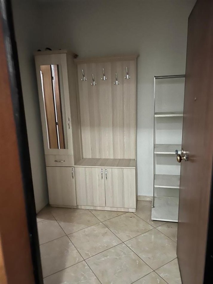 Tirane, jepet me qera apartament 2+1+Ballkon Kati 3, 80 m² 400 € (Rruga Kongresi Manastirit ,prane pediatrise)