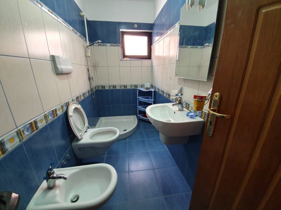 Tirane, jepet me qera apartament 1+1 Kati 5, 61 m² (Myslym Shyri)