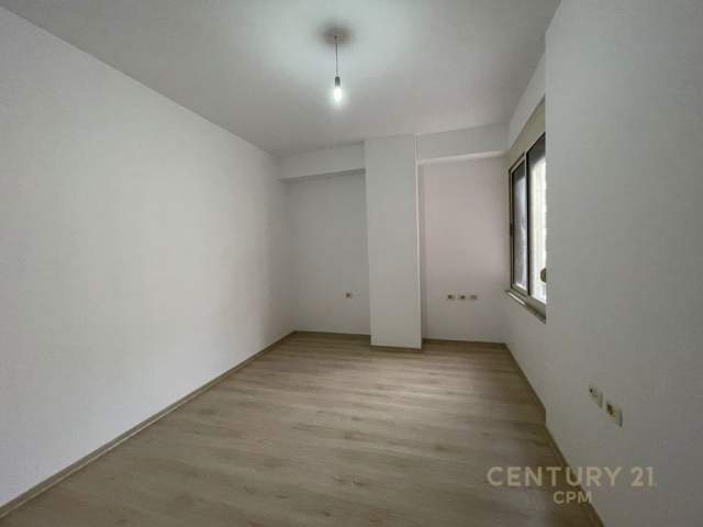 Tirane, shes apartament 2+1+BLK Kati 7, 103 m² 115.000 Euro (Stacioni i Trenit)