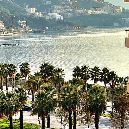 Tirane, shitet apartament 1+1 , 268.000 € (Lungomare)
