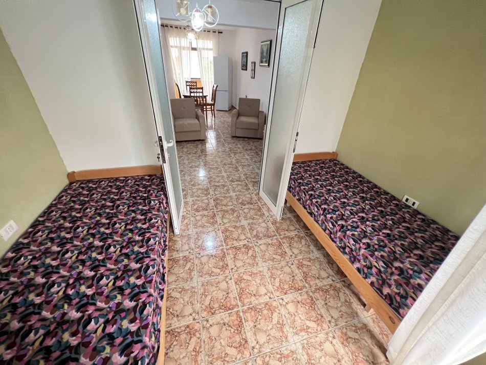 Tirane, jepet me qera apartament 2+1 Kati 3, 85 m² 500 € (perballe shkolles harry fultz)