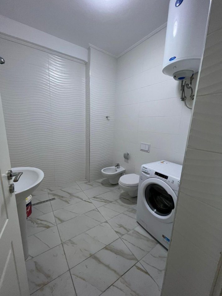 Tirane, jepet me qera apartament 2+1 Kati 5, 90 m² 600 € (rruga 5 maji)
