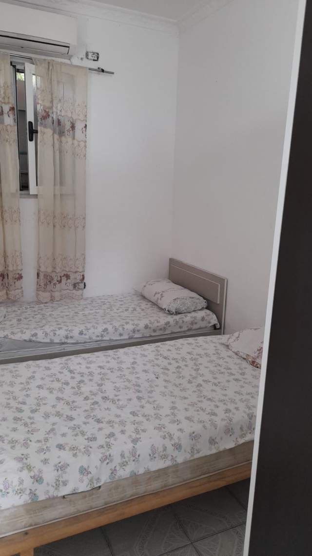 Tirane, jepet me qera shtepi 1+1 Kati 1, 40 m² 30.000 Leke (Rruga Marubi)