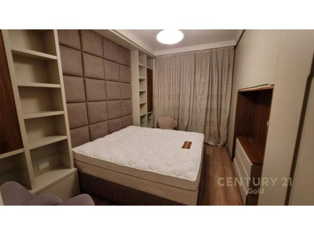 Tirane, jap me qera apartament 3+1+BLK Kati 8, 165 m² 1.200 Euro (kopshti botanik)
