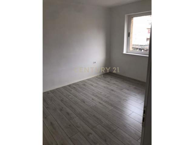 Tirane, shitet apartament 2+1 Kati 3, 82 m² 85.000 Euro (Rruga Hasan Sufa, Brryli)