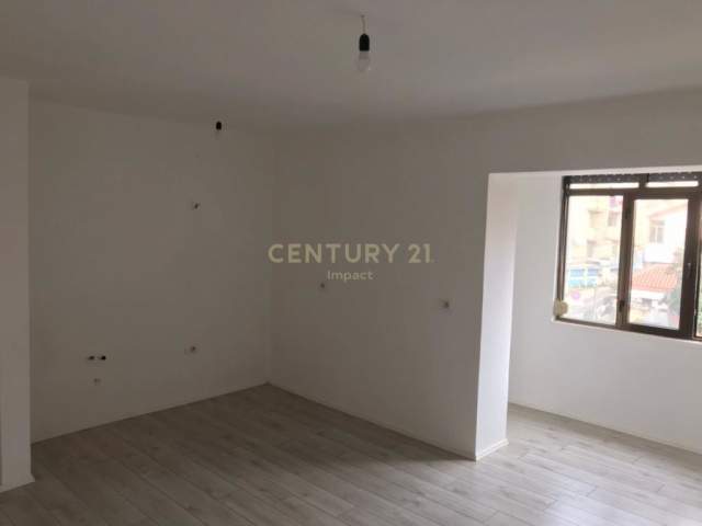 Tirane, shitet apartament 2+1 Kati 3, 82 m² 85.000 Euro (Rruga Hasan Sufa, Brryli)