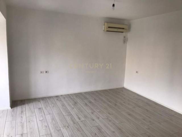 Tirane, shes apartament 1+1+BLK Kati 3, 72 m² 85.000 Euro (rruga e brrylit)