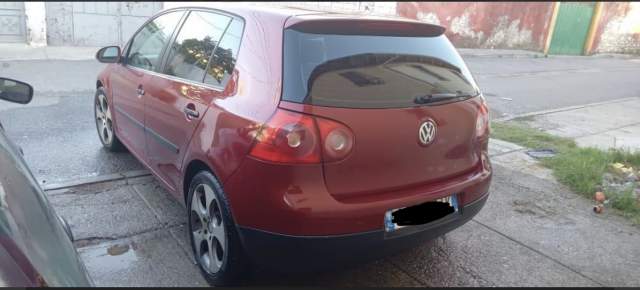 Tirane, shitet makine Volkswagen Golf 5 Viti 2005, 3.300 Euro
