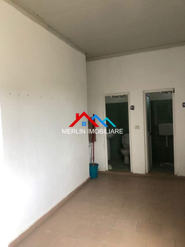 Tirane, Jepet me qera ambjent biznesi (magazin) Kati 1, 680 m² 1.500 Euro (Vaqarr)