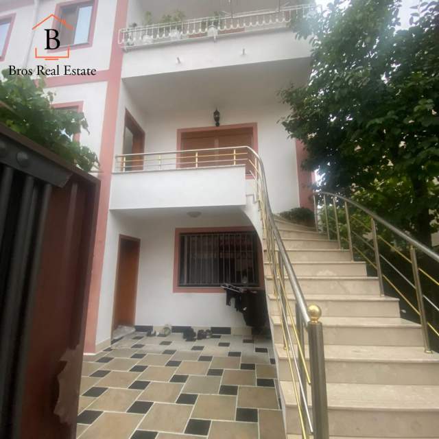 Tirane, jepet me qera apartament duplex 4+1+A+BLK 300 Euro (Krygjyshata,Prand Rrethrrotullimit te Shkozes)