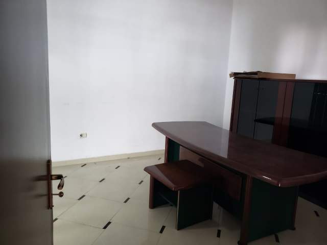 Tirane, jepet me qera zyre Kati 2, 90 m² 400 Euro (Bul Gjergj Fishta)