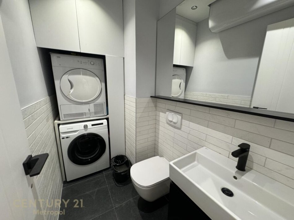 Tirane, shitet 2+1 Kati 9, 123 m² 290.000 € (apartament 2+1 me post parlkimi ne Myslym Shyri)