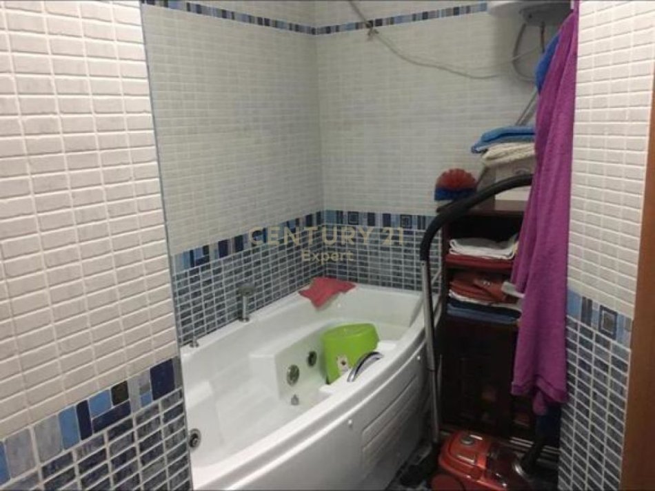 Tirane, shitet apartament 2+1+Ballkon Kati 8, 116 m² 159.000 € (Ne hyrja te rruges Don Bosko)