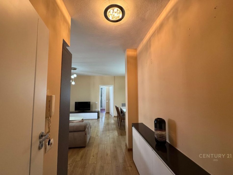 Tirane, jepet me qera apartament 1+1+Ballkon Kati 6, (prane rruges Myslym Shyri)