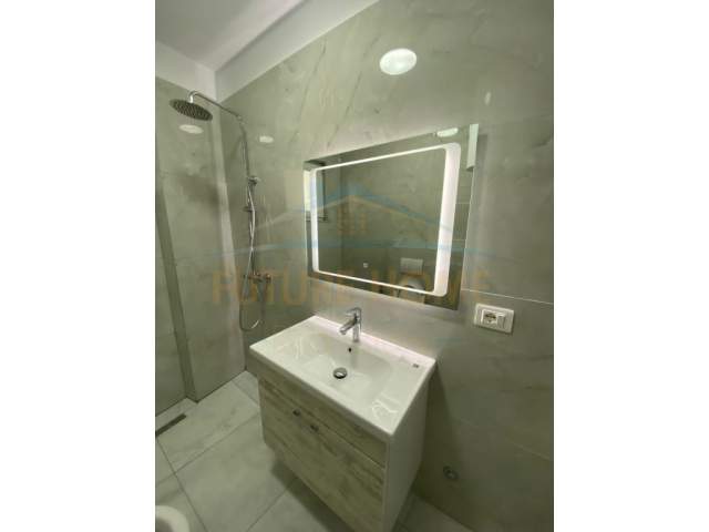 Tirane, shitet apartament 2+1+BLK Kati 3, 113 m² 150.000 Euro (pallat me shigjeta)