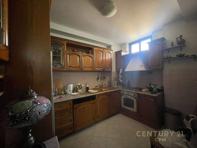 Tirane, shes apartament 3+1+BLK Kati 2, 125 m² 149.900 Euro (Kafe Flora)