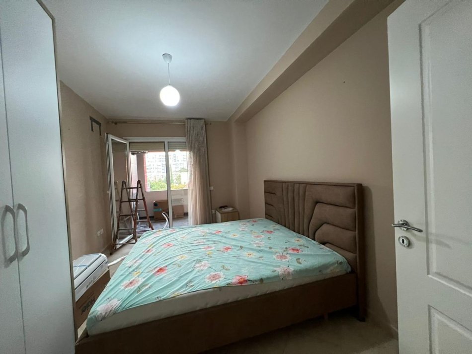 Tirane, jepet me qera apartament 2+1 Kati 5, 90 m² 600 € (rruga 5 maji)