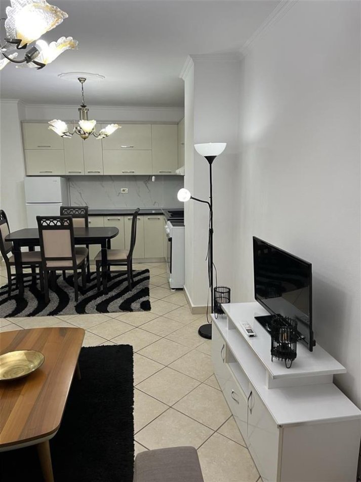 Tirane, jepet me qera apartament 2+1 Kati 4, 95 m² 600 € (komuna e parisit)