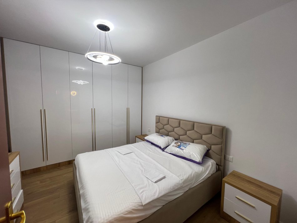 Tirane, jepet me qera apartament 2+1 Kati 6, 100 m² 800 € (rruga e kavajes)