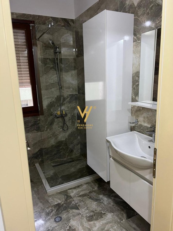 Tirane, jepet me qera apartament 2+1+Aneks+Ballkon Kati 2, 120 m² 700 € (KOPSHTI BOTANIK)